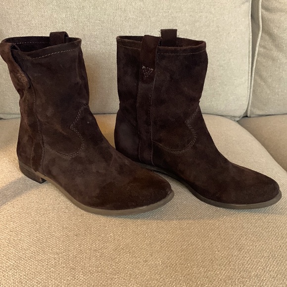 Vince Camuto size 8 pull on suede booties - Picture 2 of 6